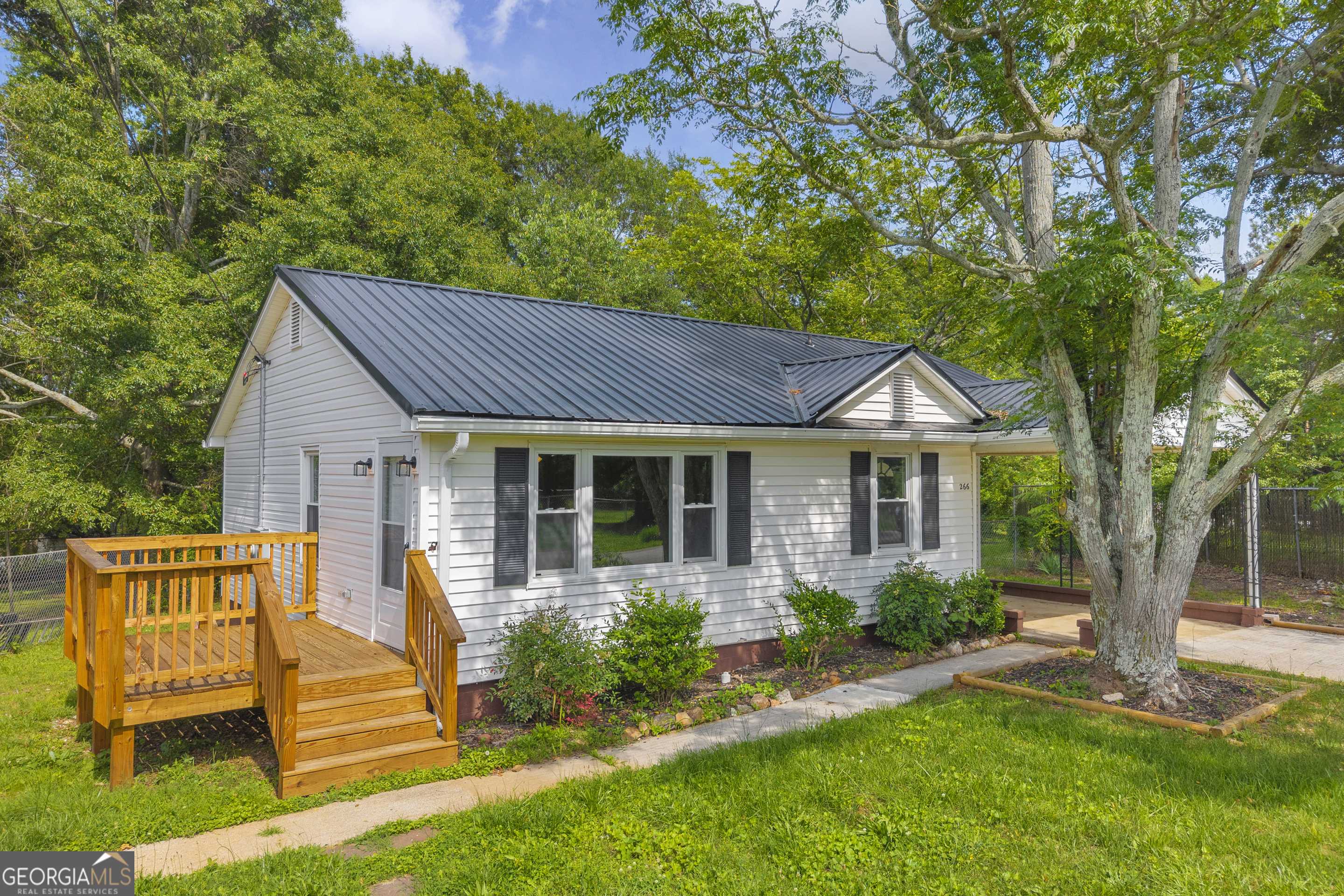 Lavonia, GA 30553,266 Randall ST