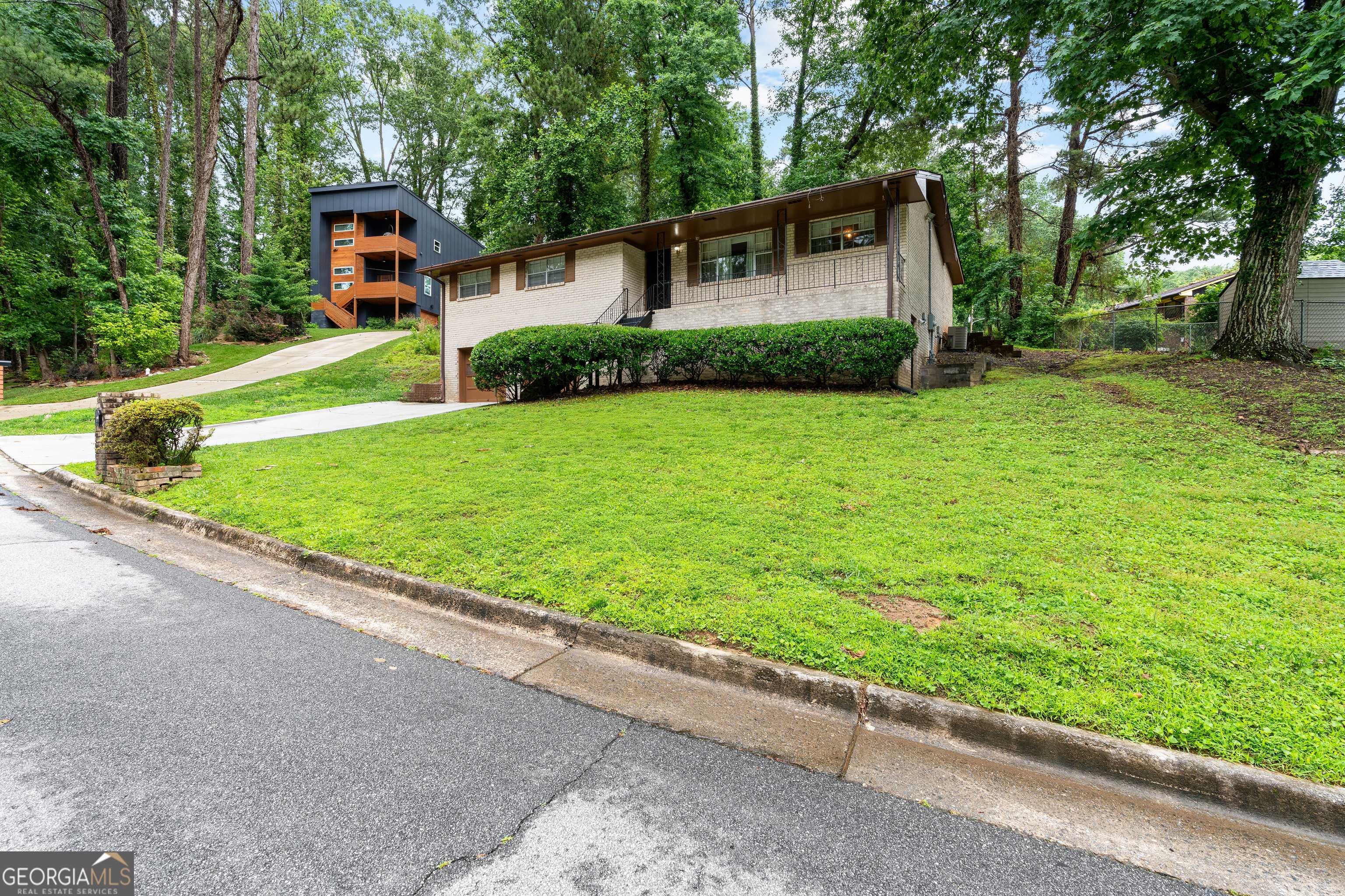 Atlanta, GA 30311,900 Fleetwood CIR SW