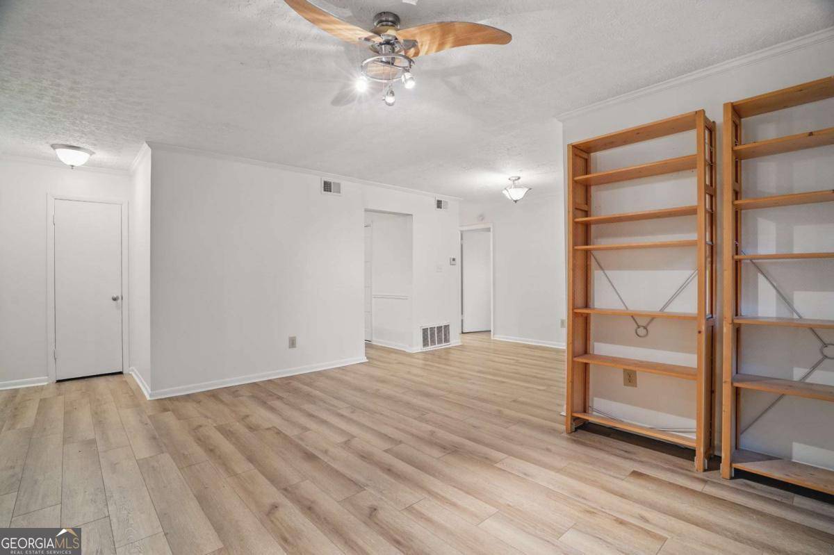Atlanta, GA 30342,5157 Roswell RD #1