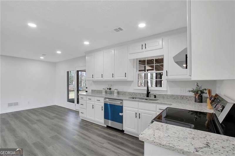 Acworth, GA 30102,5774 Forest DR