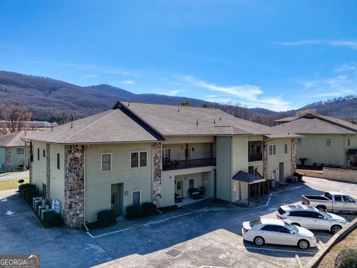 Young Harris, GA 30582,1649D Lakeview DR