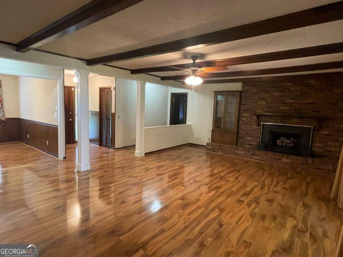 Glennville, GA 30427,404 S Baker ST