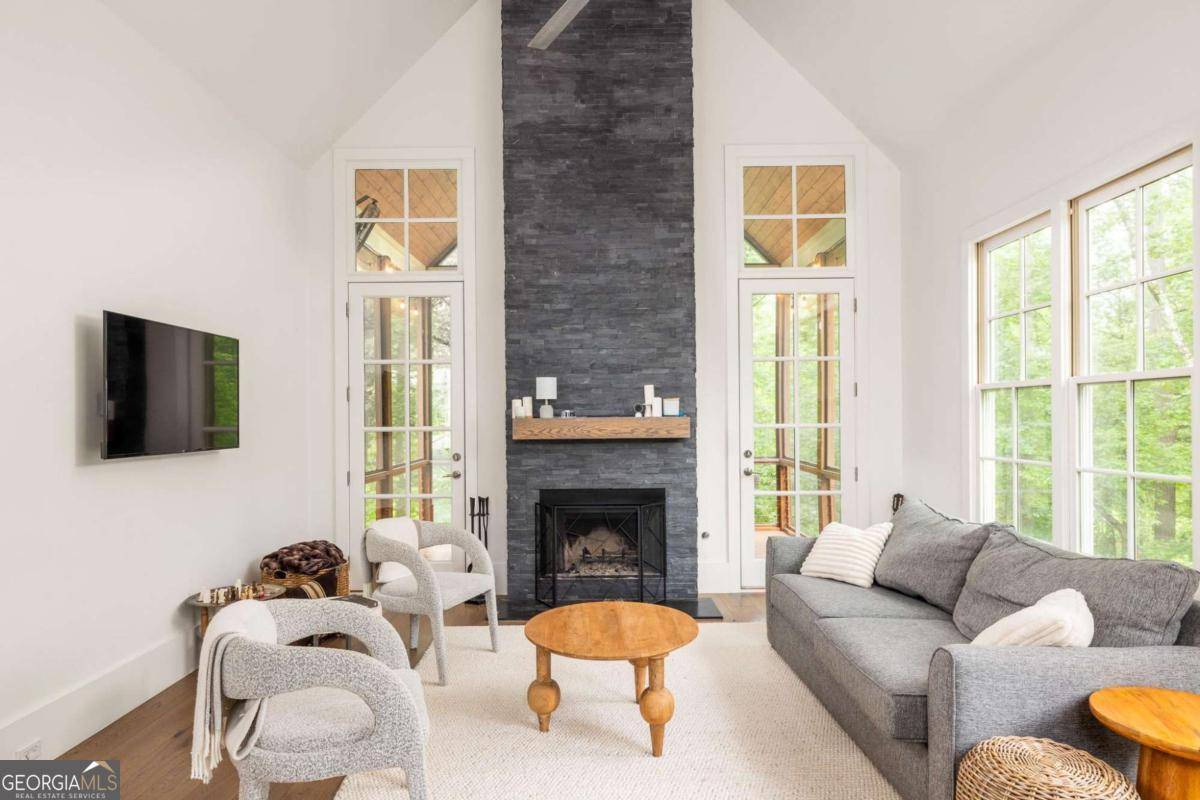 Chattahoochee Hills, GA 30268,385 Anders N