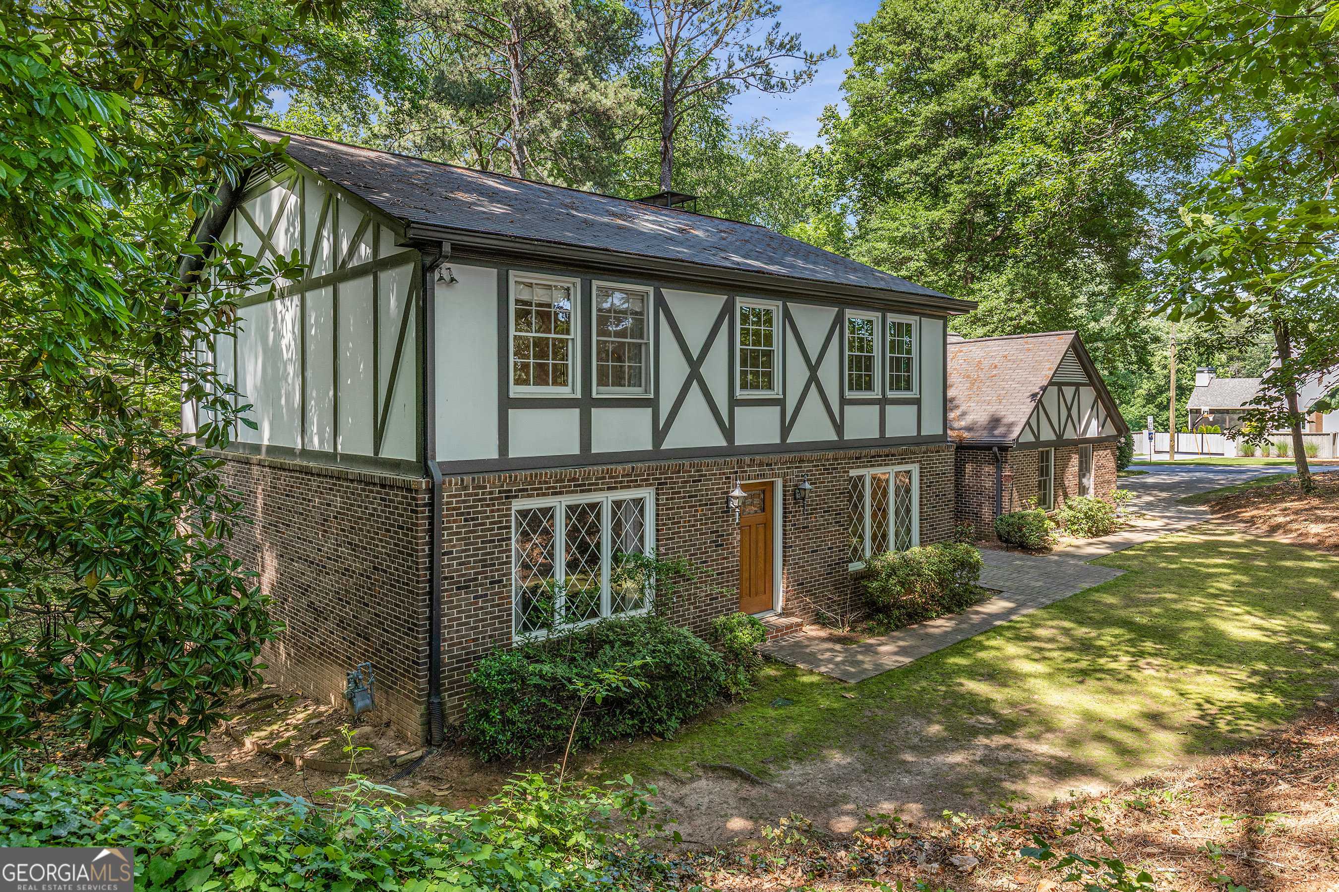 Sandy Springs, GA 30328,965 Heards Ferry RD