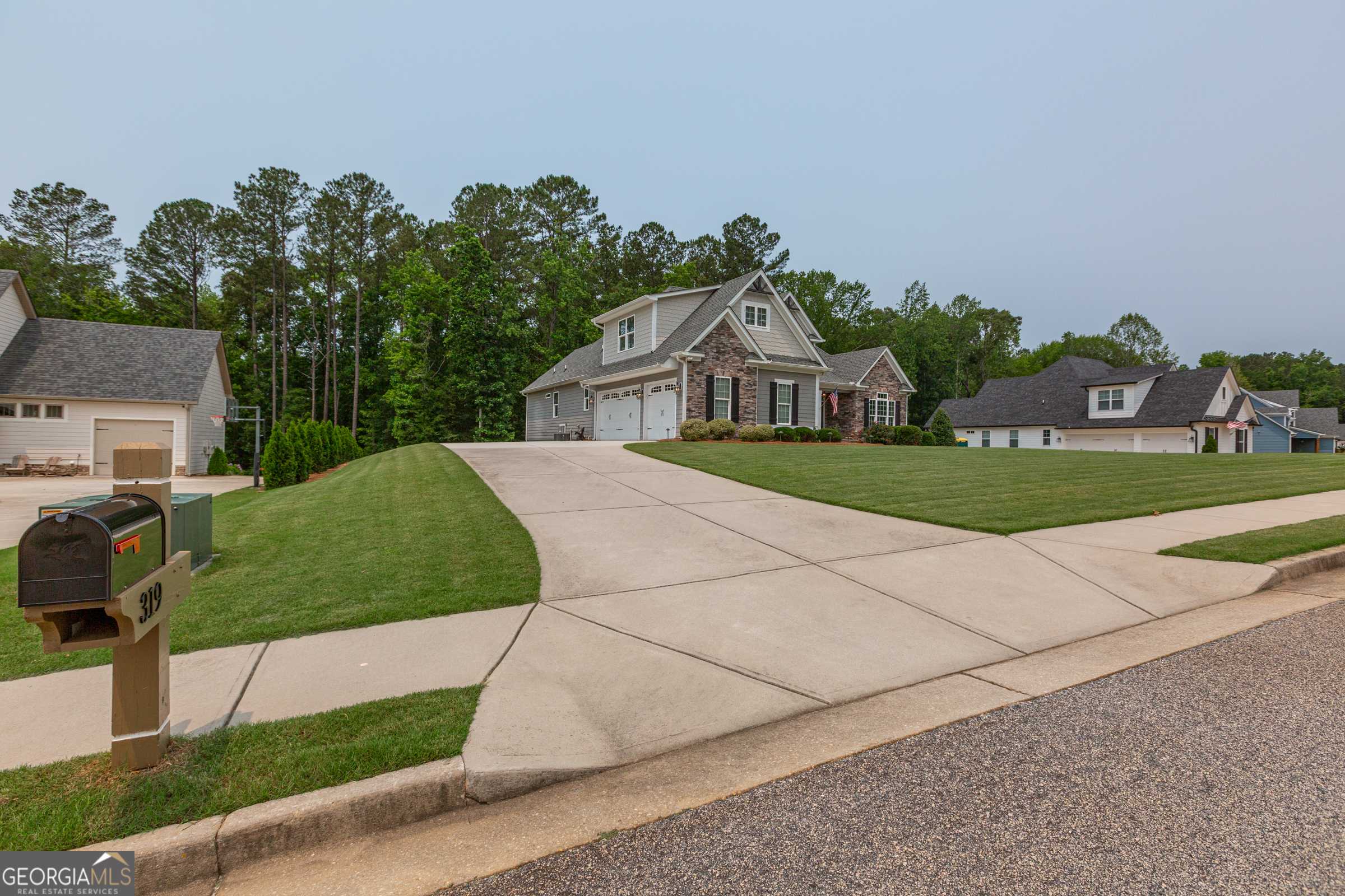 Sharpsburg, GA 30277,319 Beaconsfield DR