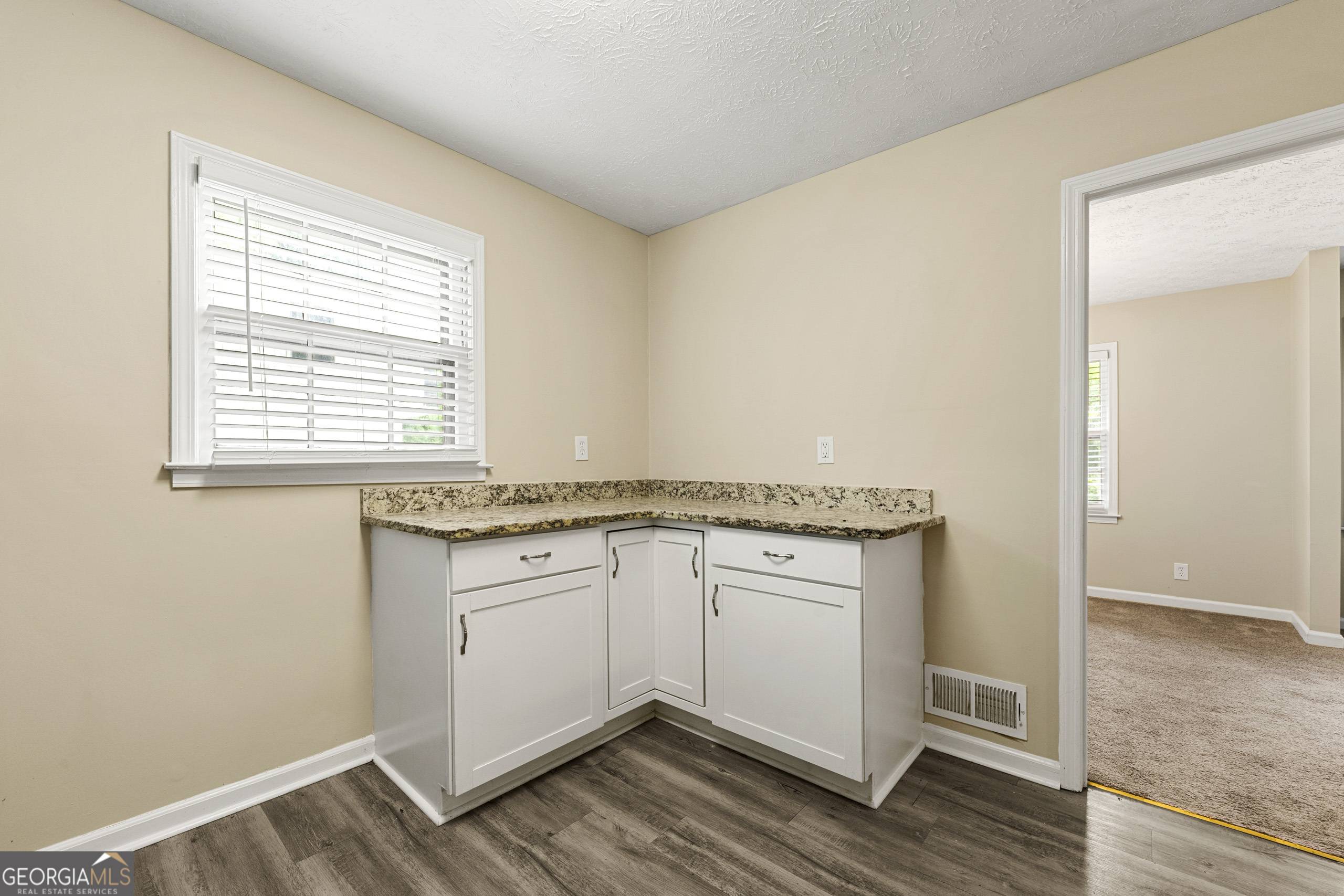 Lawrenceville, GA 30044,586 Chris CIR