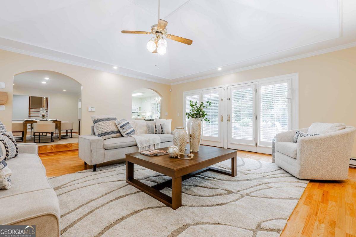 Atlanta, GA 30328,6825 Castleton DR