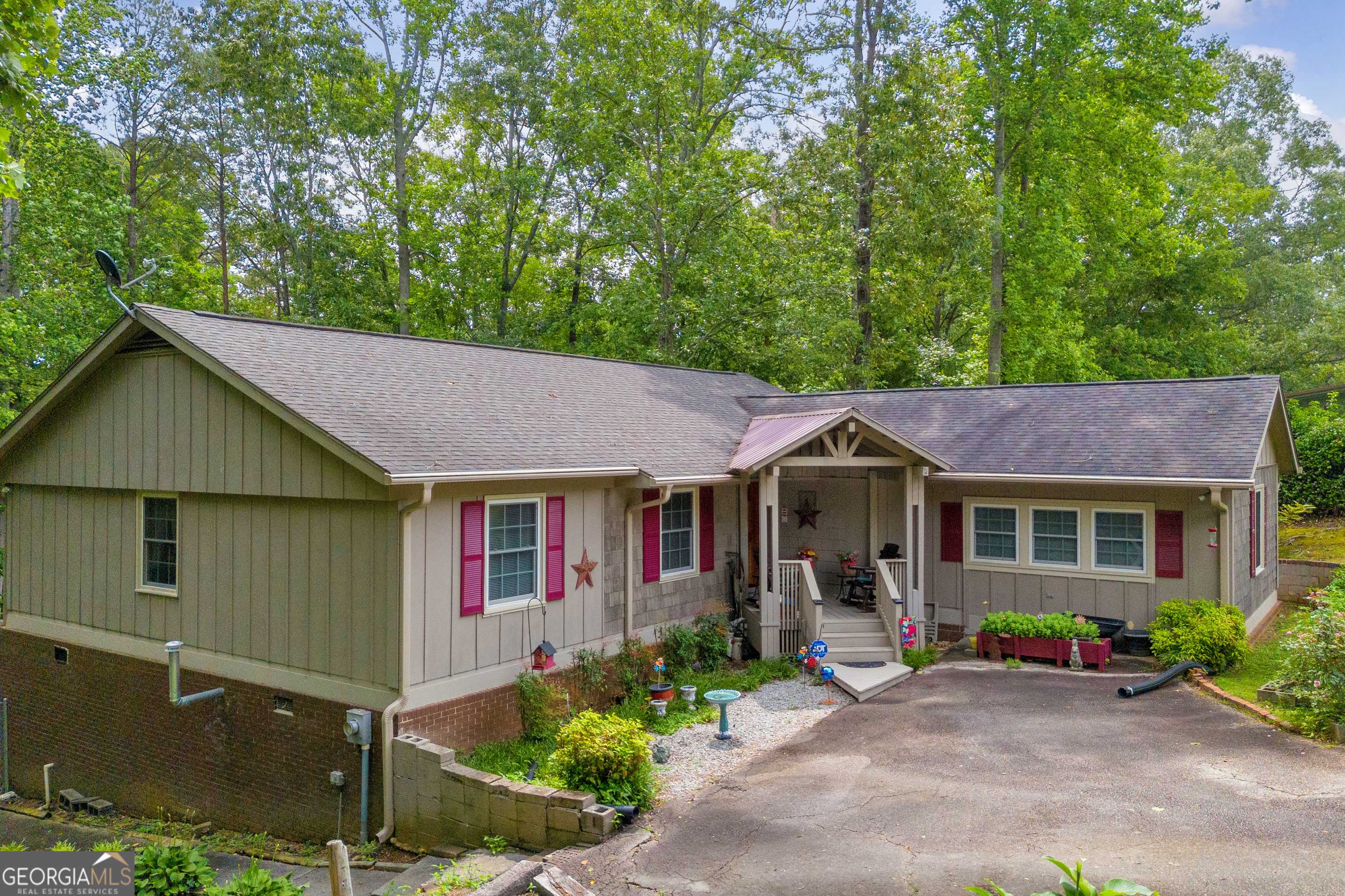 Toccoa, GA 30577,2253 Lake Louise RD