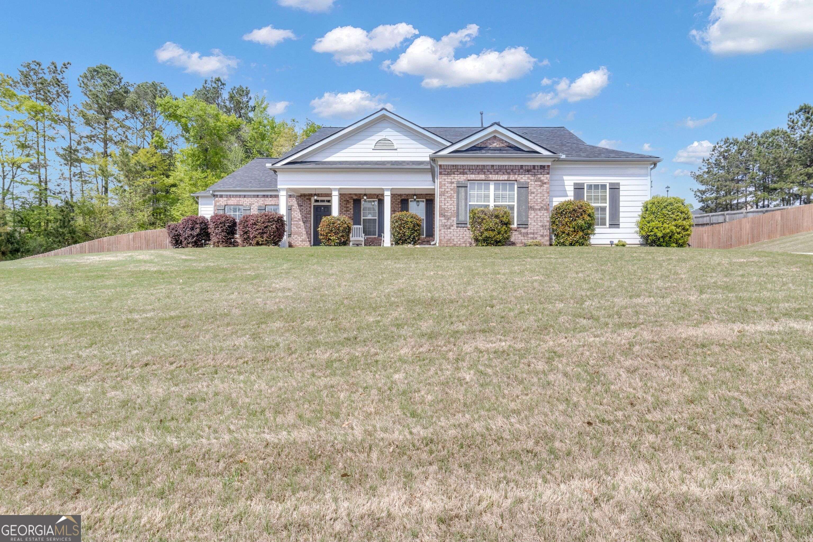 Senoia, GA 30276,215 Savannah DR