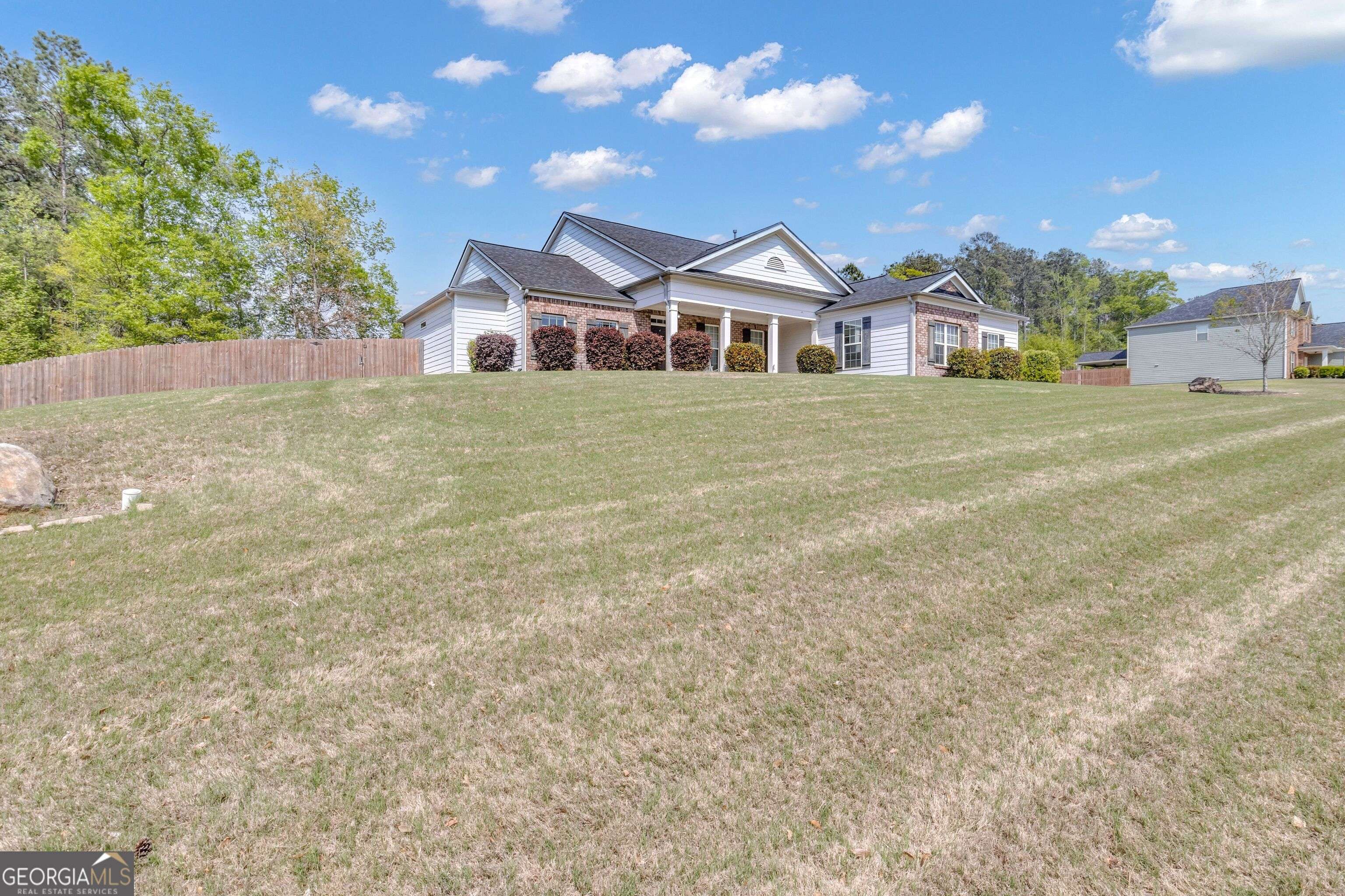 Senoia, GA 30276,215 Savannah DR