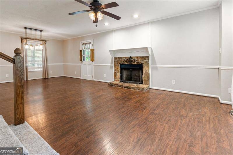 Cartersville, GA 30121,233 OAKRIDGE