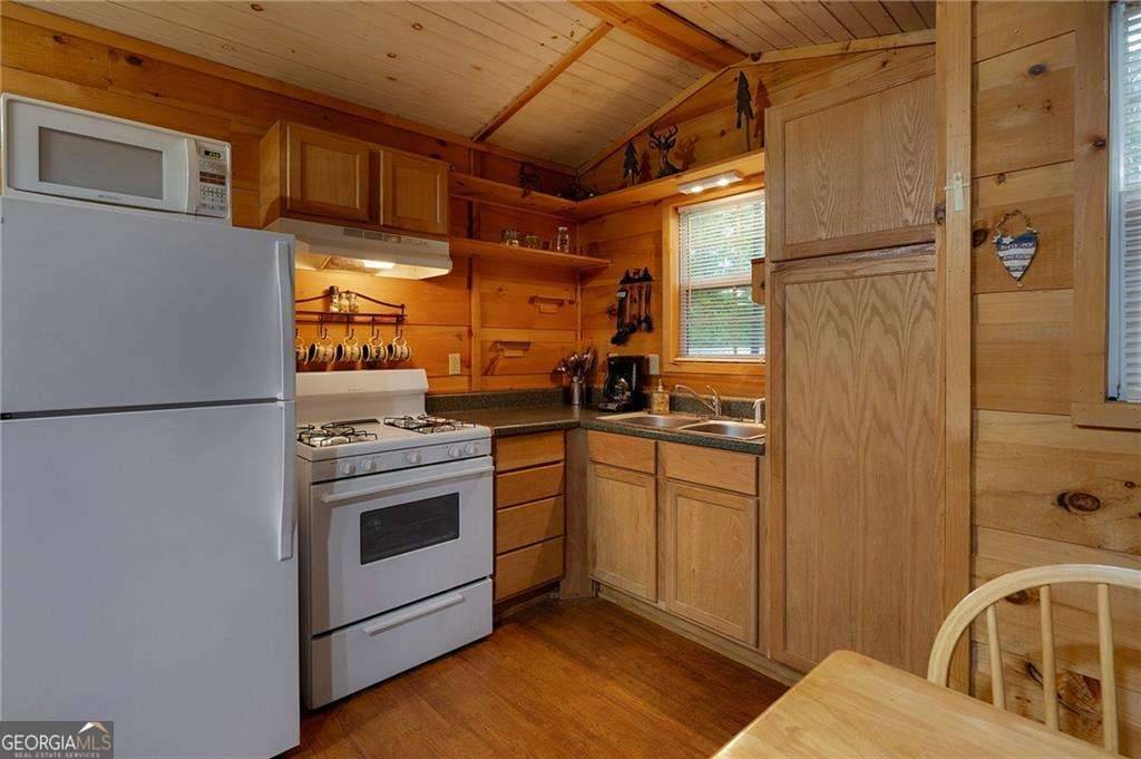 Ellijay, GA 30540,152 33rd ST