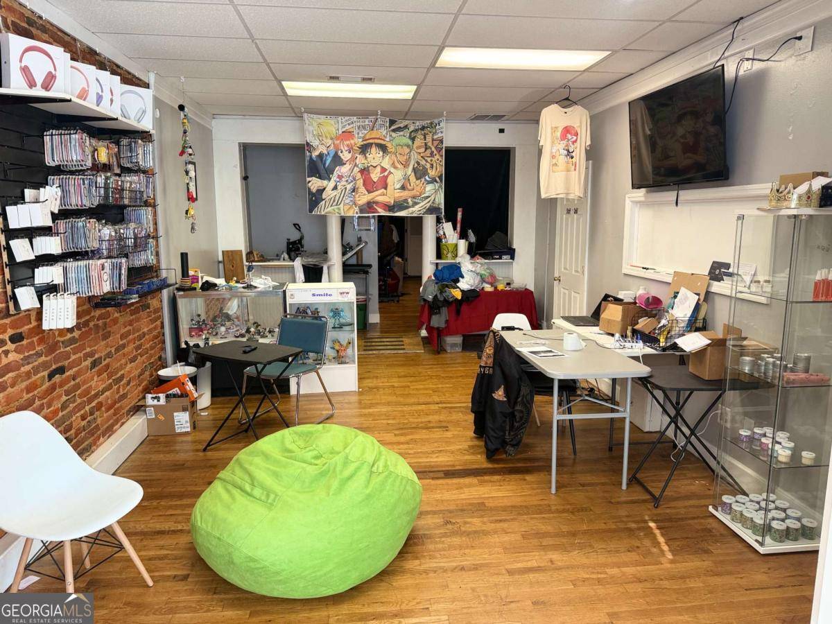 Conyers, GA 30012,923 Commercial ST NE