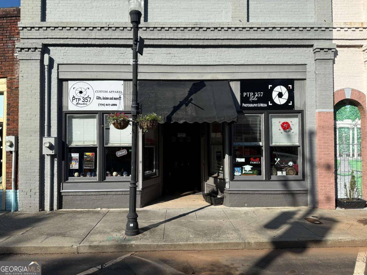 Conyers, GA 30012,923 Commercial ST NE