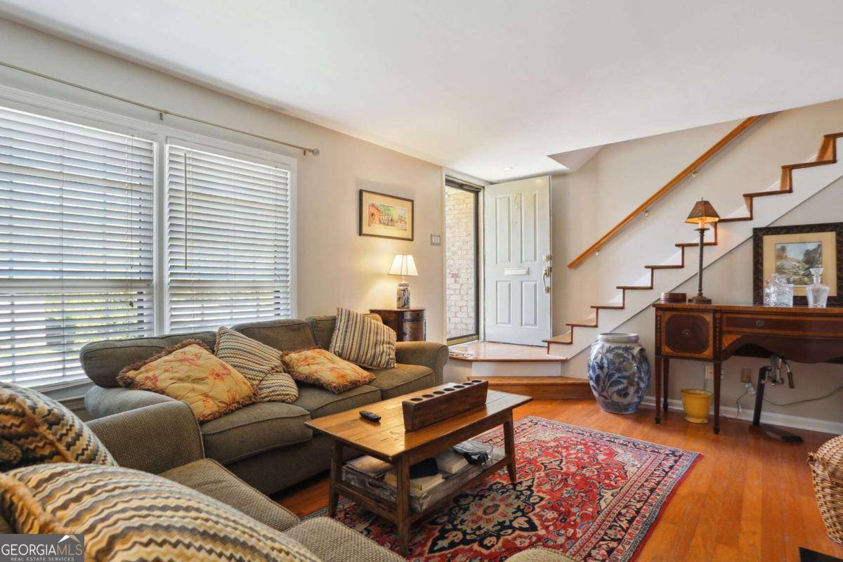 Atlanta, GA 30327,73 La Rue PL NW