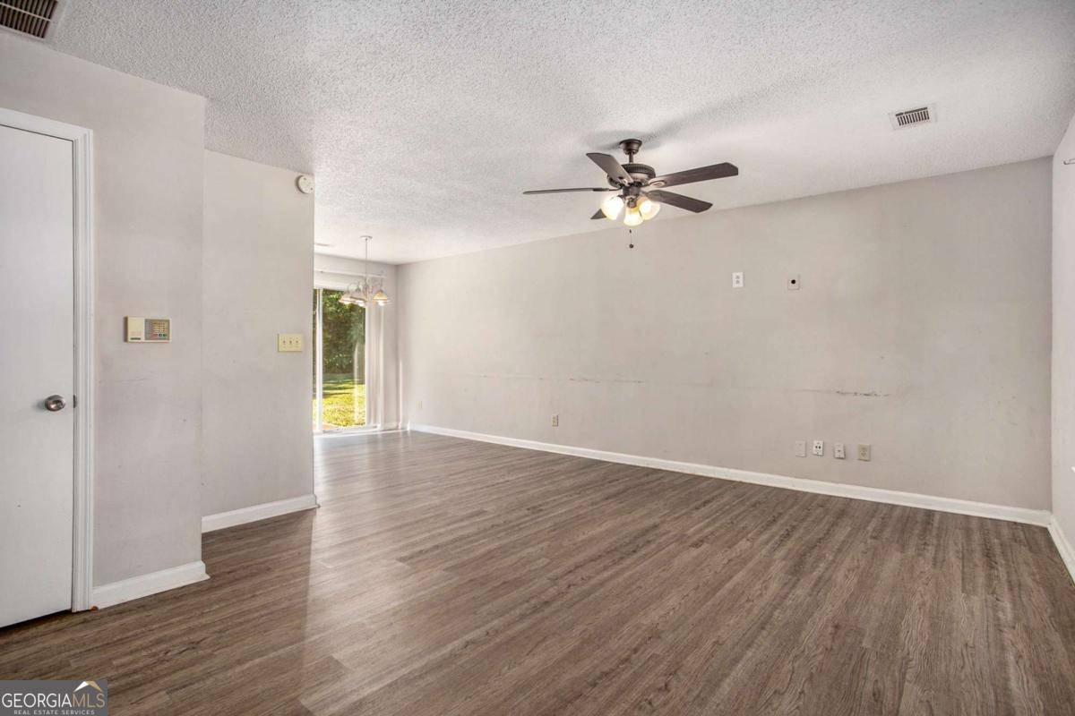 Atlanta, GA 30349,5575 Pine Gate DR