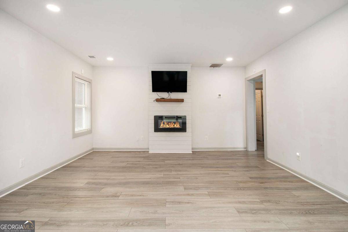 Atlanta, GA 30354,609 Spring ST