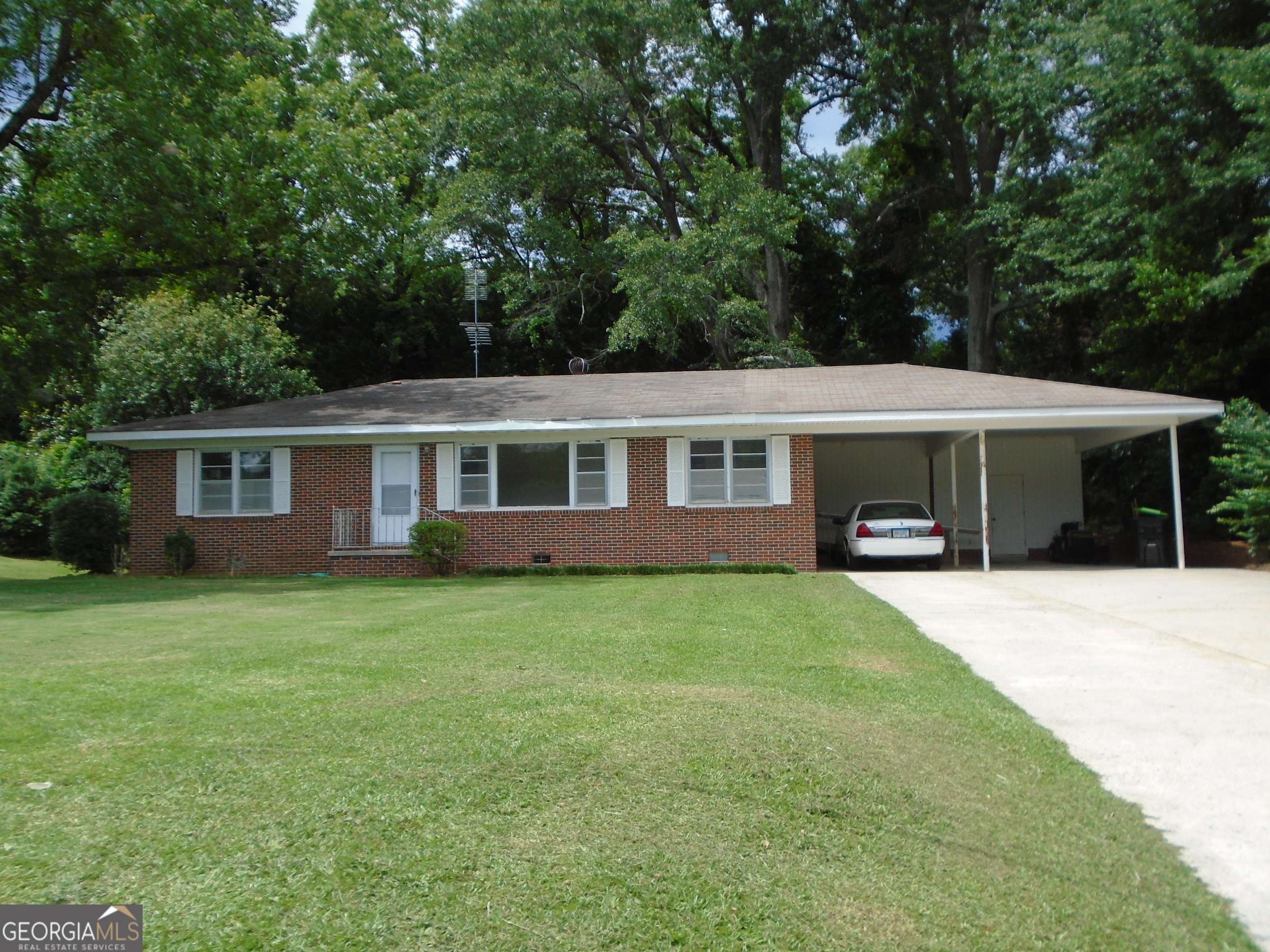 Barnesville, GA 30204,122 Houston ST