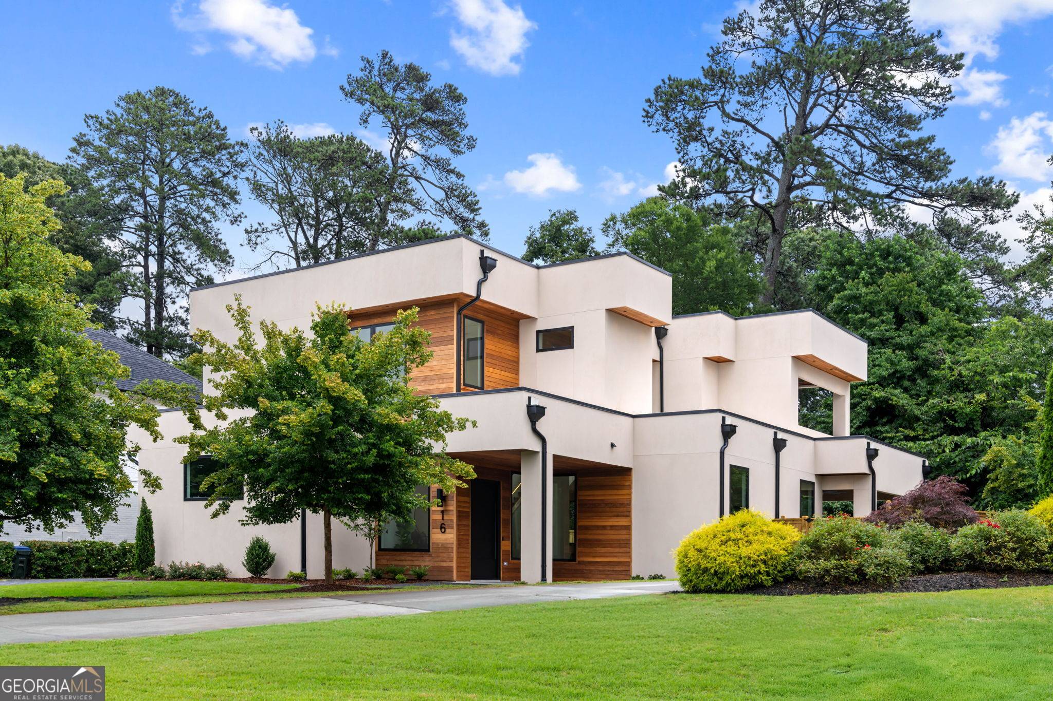 Sandy Springs, GA 30328,16 Bonnie LN
