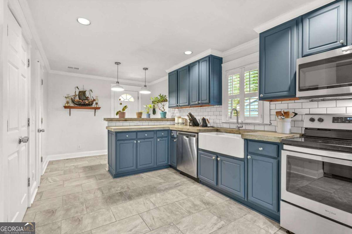 Scottdale, GA 30079,877 MCLENDON DR