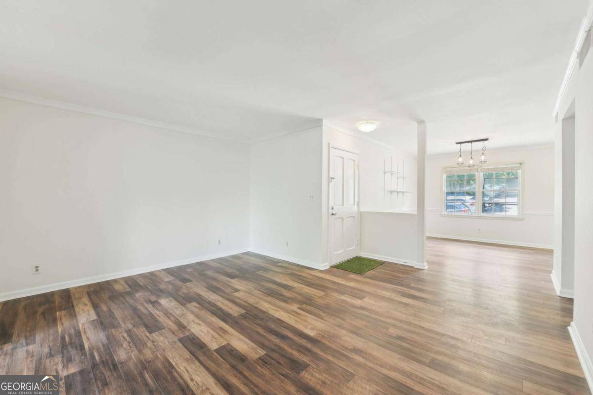 Atlanta, GA 30327,72 Montre SQ NW