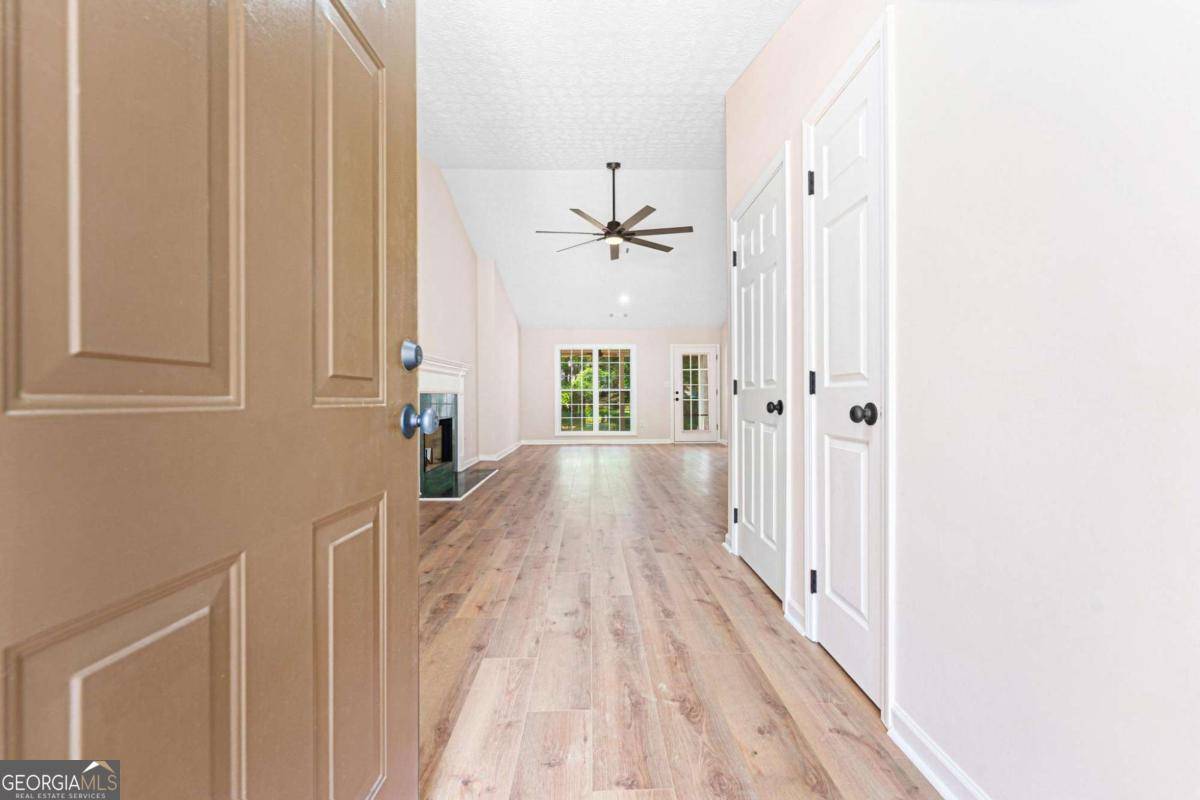 Hoschton, GA 30548,4210 Platinum CT