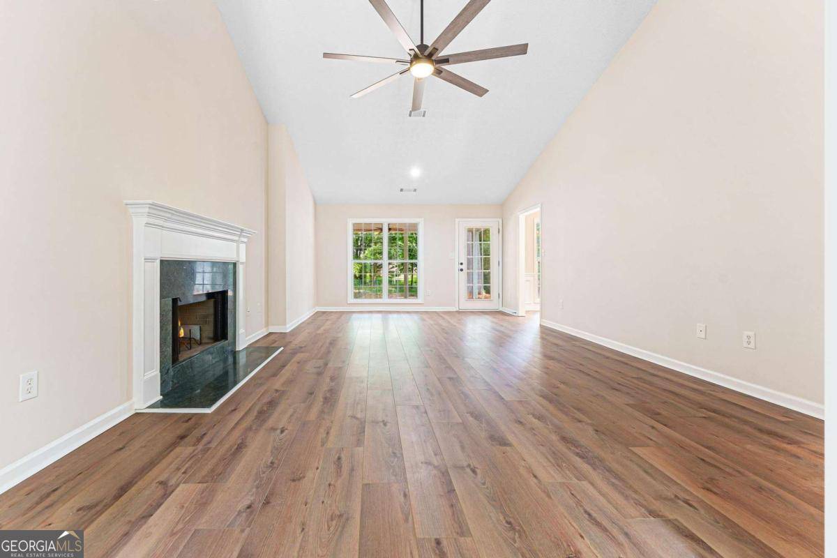 Hoschton, GA 30548,4210 Platinum CT