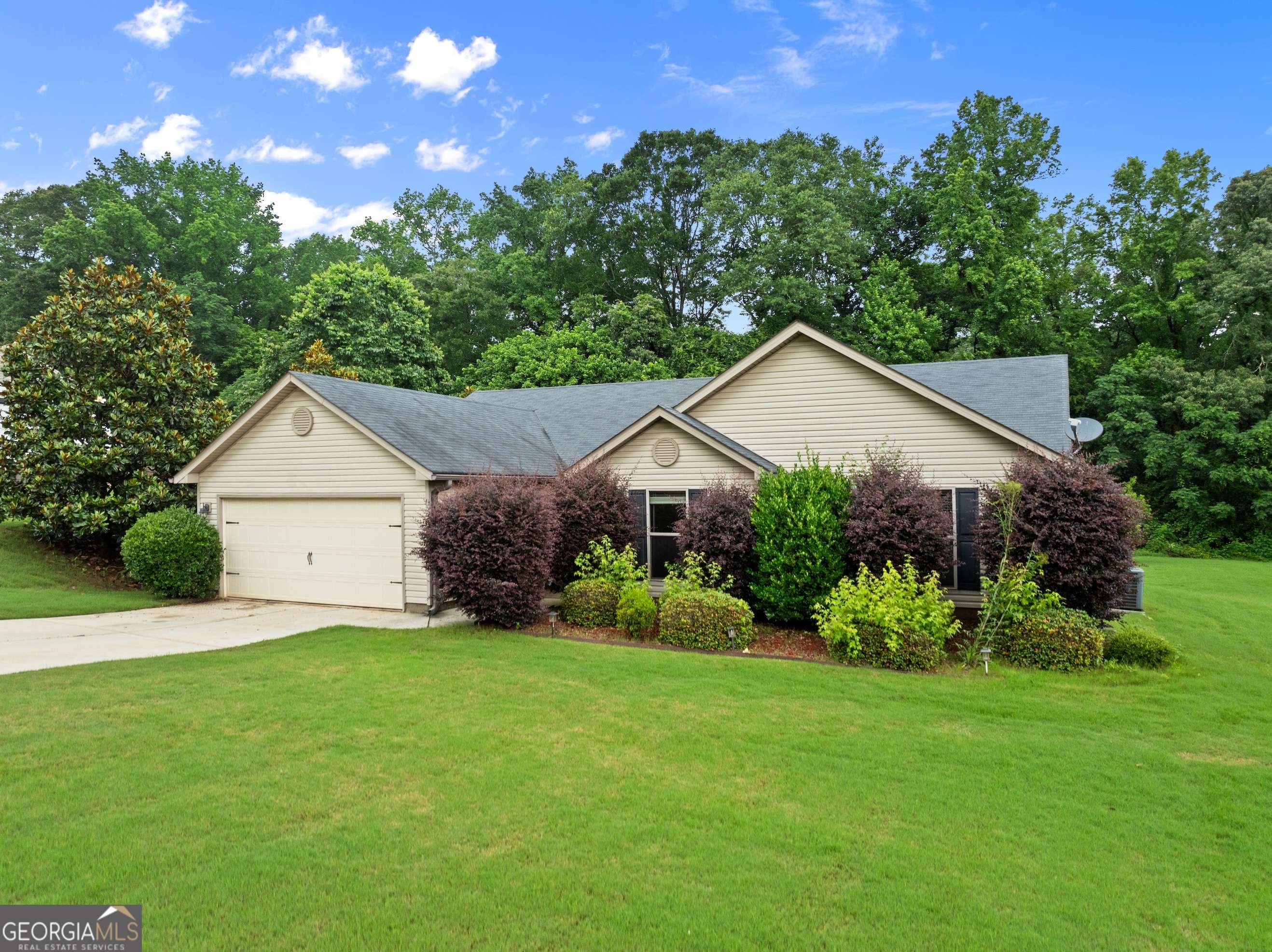 Winder, GA 30680,226 Falling Leaf LN