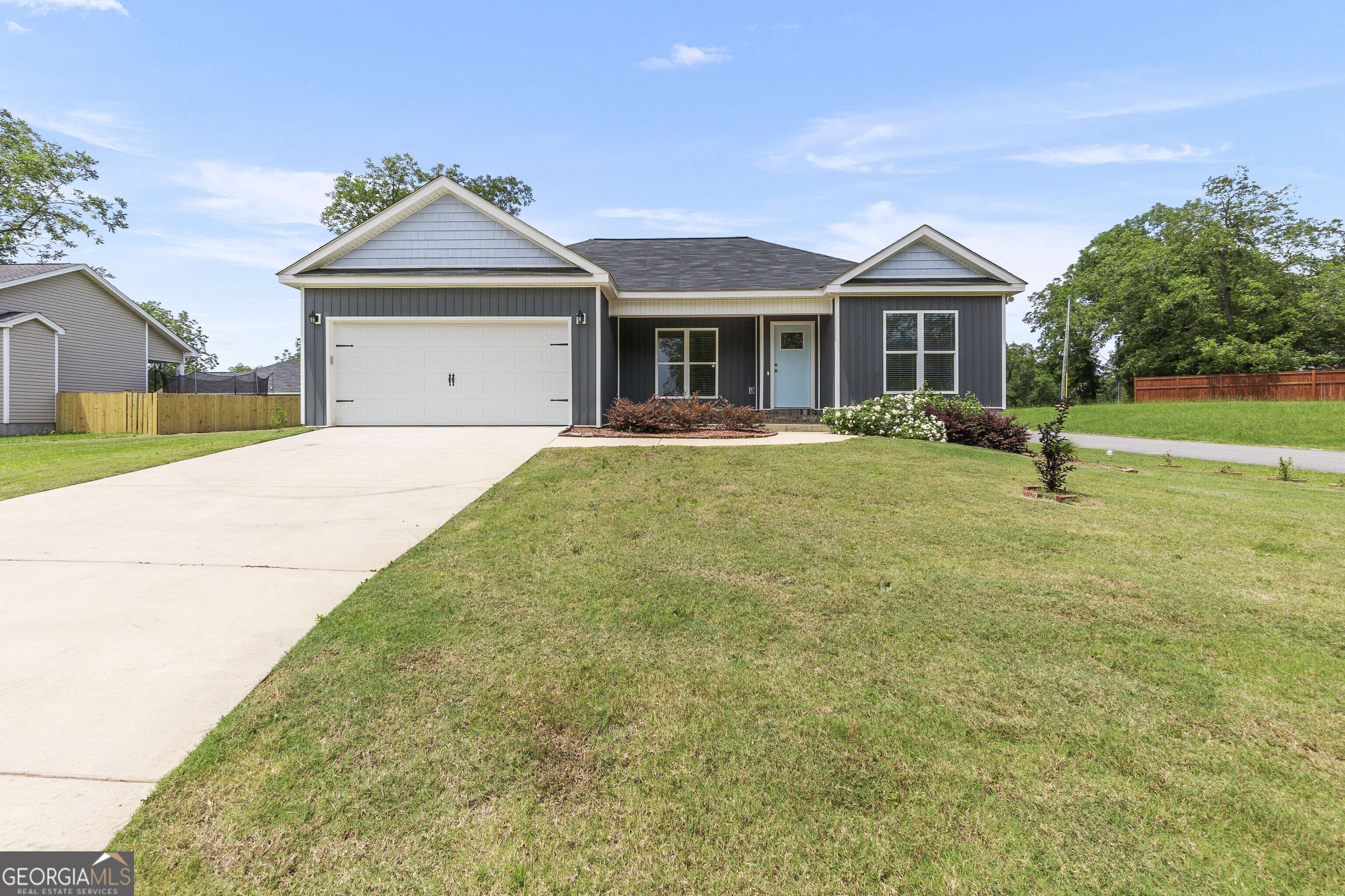 Cochran, GA 31014,115 Plantation DR