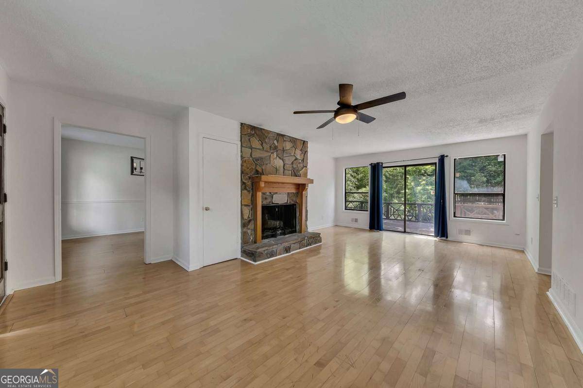 Kennesaw, GA 30144,178 Castleair DR NE