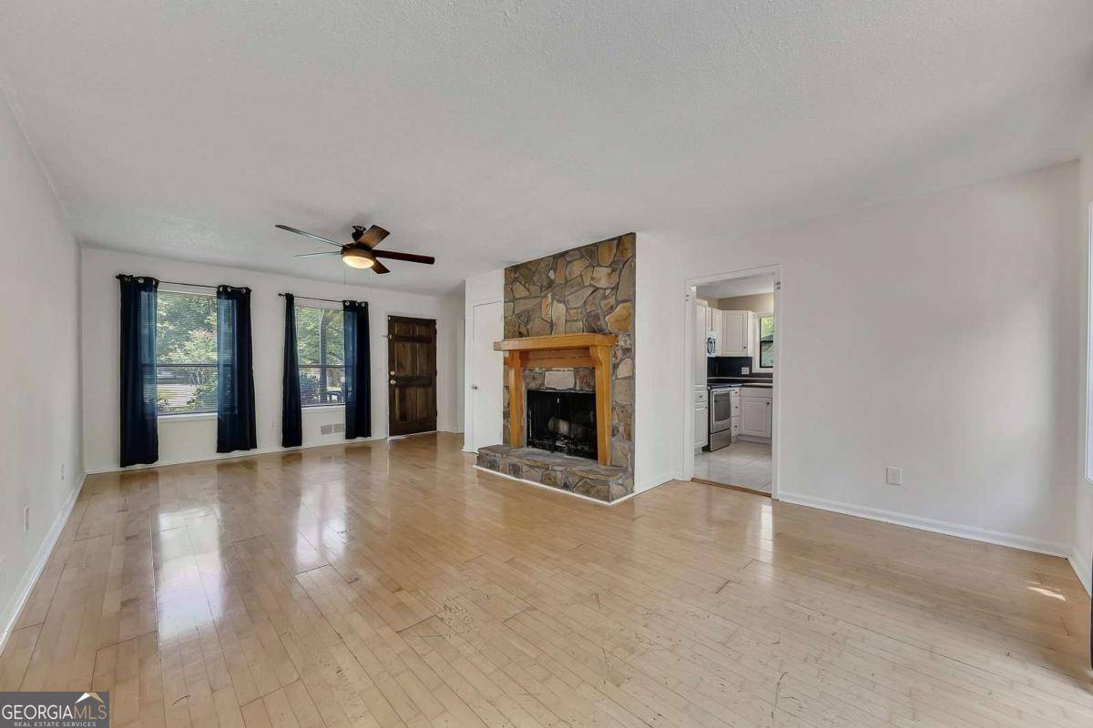 Kennesaw, GA 30144,178 Castleair DR NE