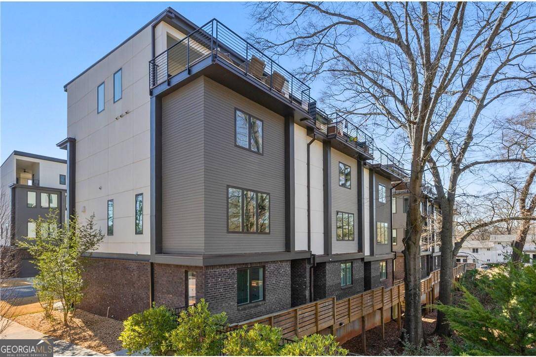 Atlanta, GA 30317,1836 Memorial DR #303
