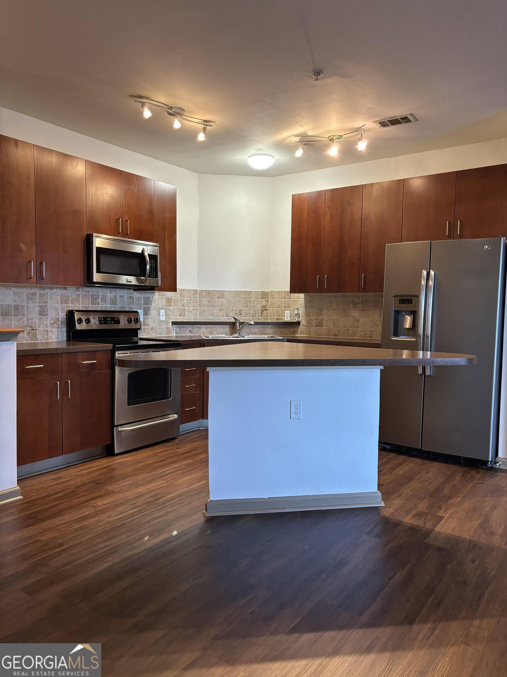 Atlanta, GA 30310,898 Oak St SW #1215