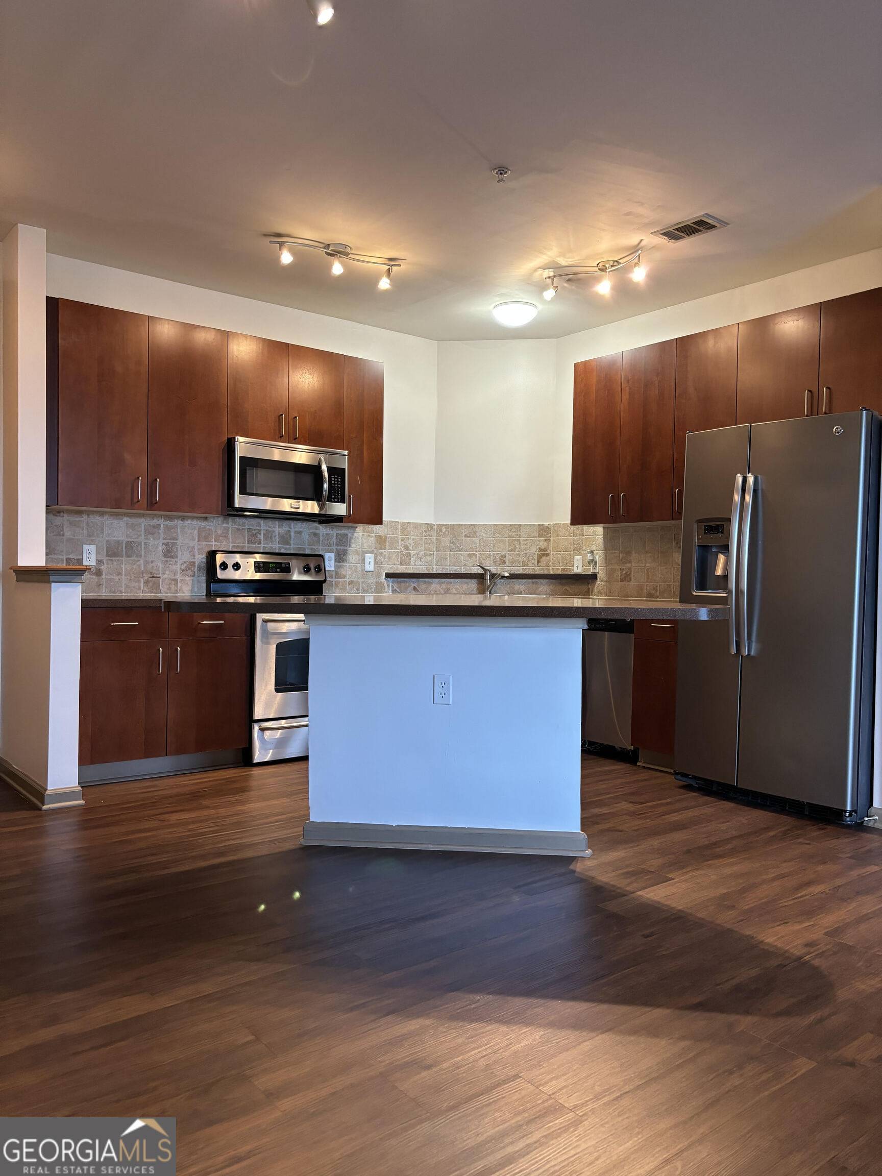 Atlanta, GA 30310,898 Oak St SW #1215