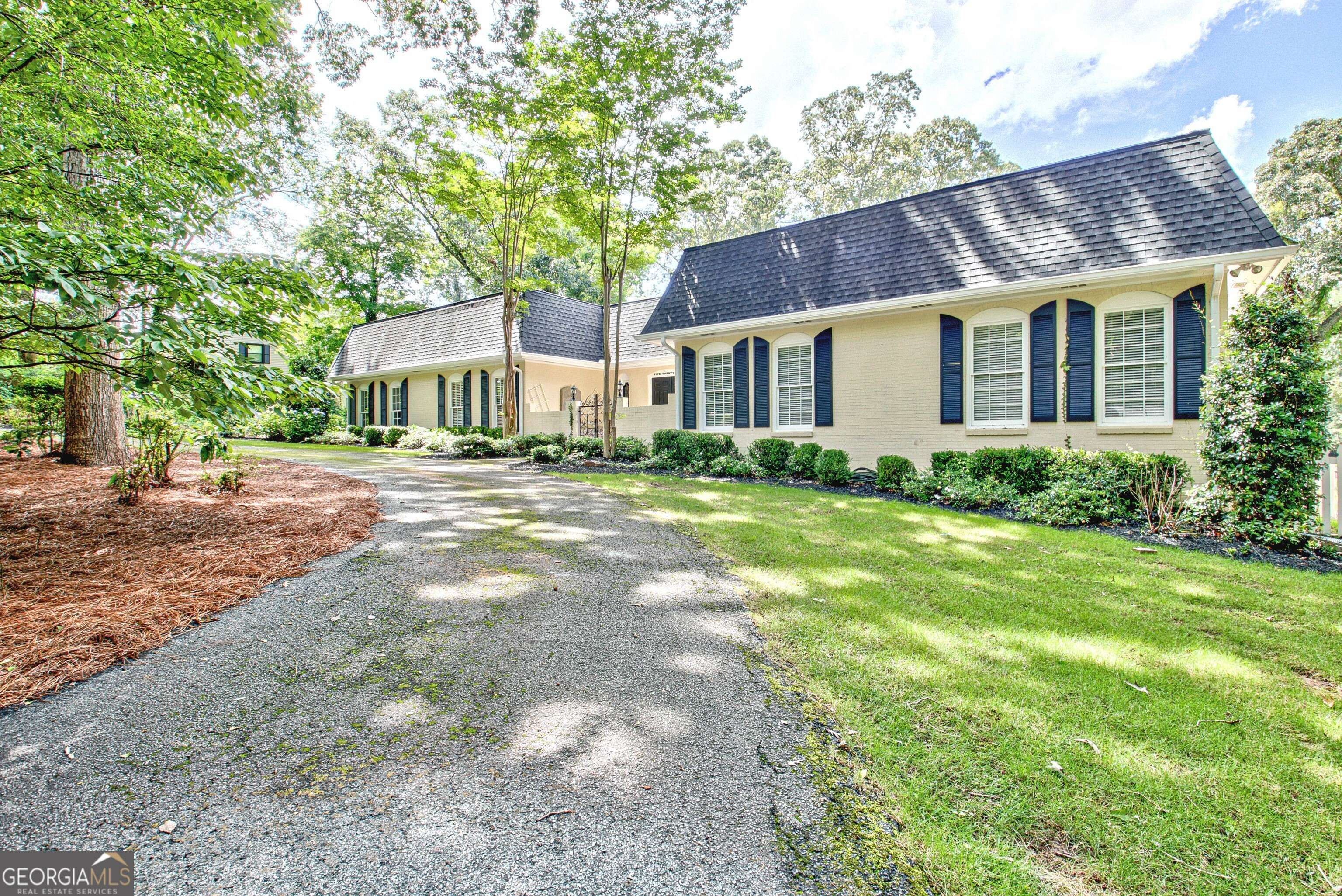 Peachtree City, GA 30269,522 Golfview