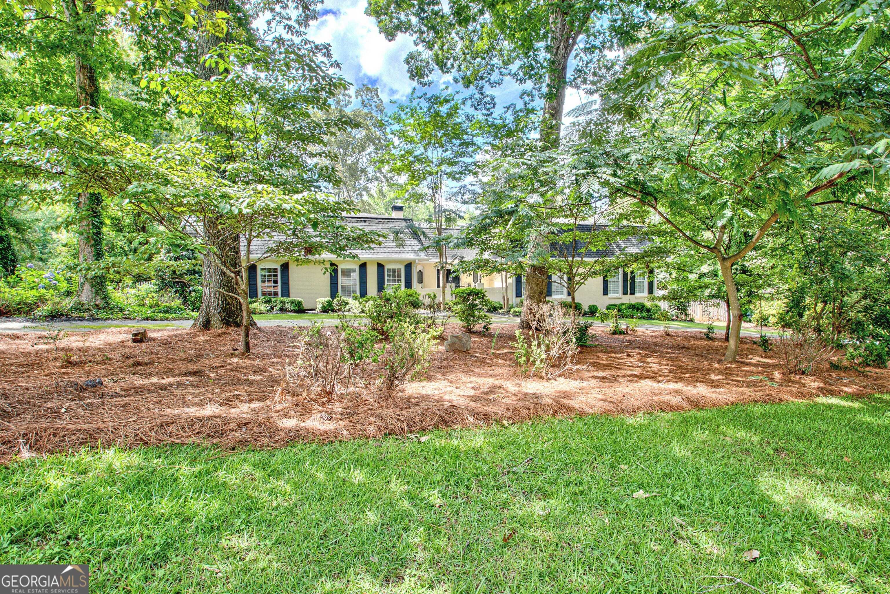 Peachtree City, GA 30269,522 Golfview