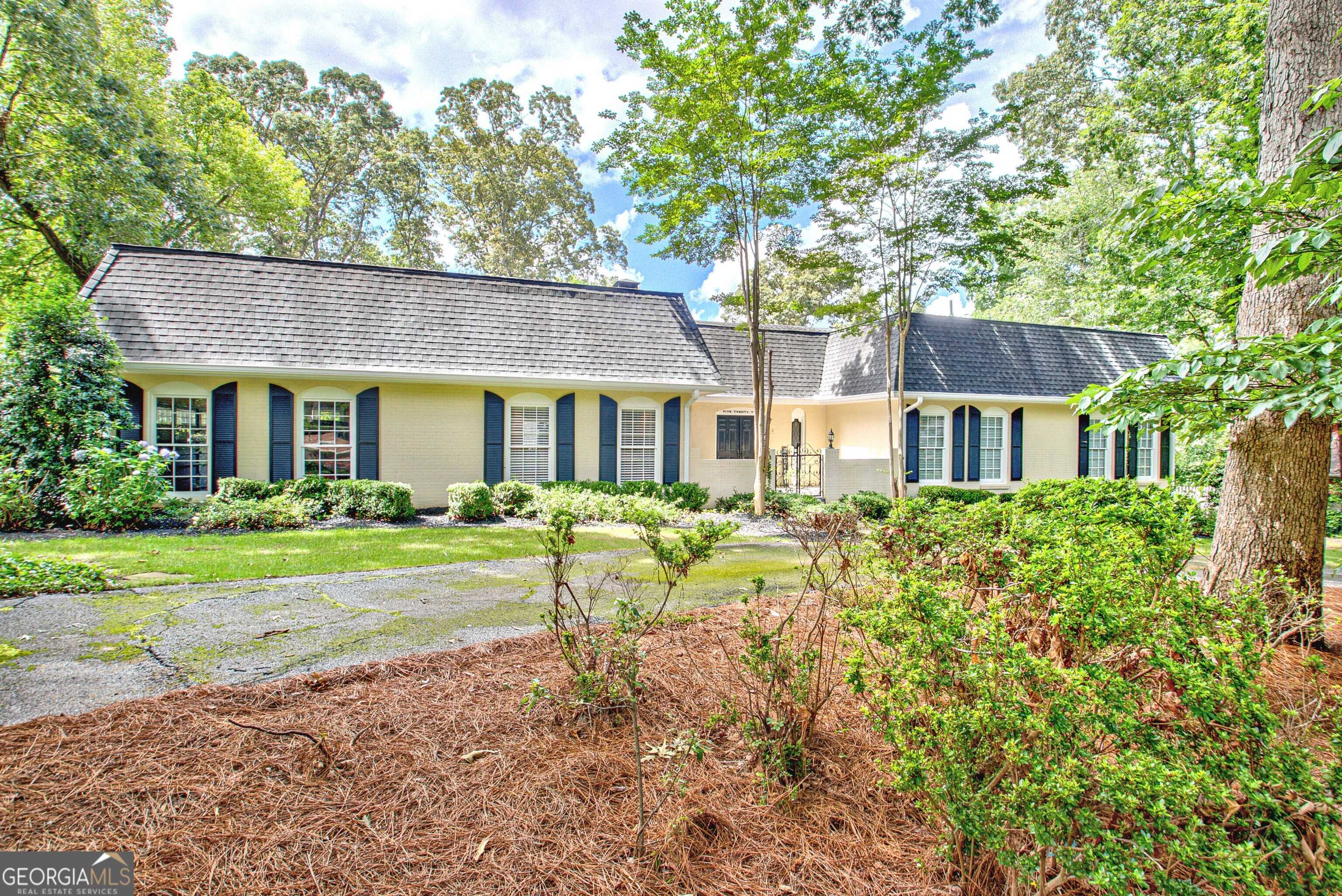 Peachtree City, GA 30269,522 Golfview