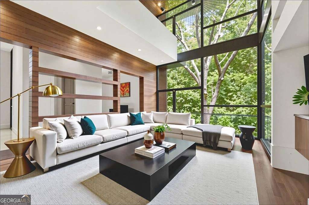 Atlanta, GA 30305,2105 Fairhaven CIR NE