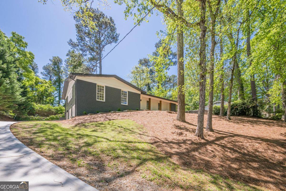 Atlanta, GA 30327,3350 Pine Meadow RD NW