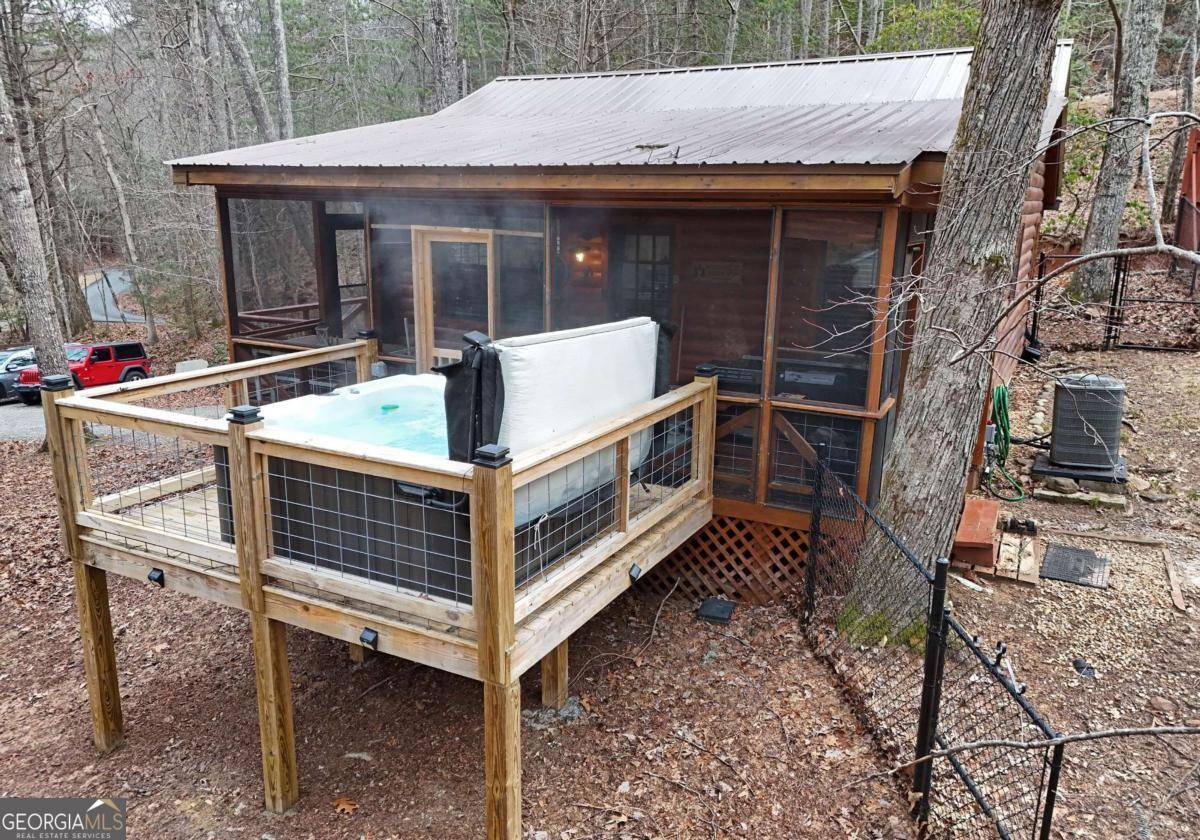 Morganton, GA 30560,266 Mabry LN