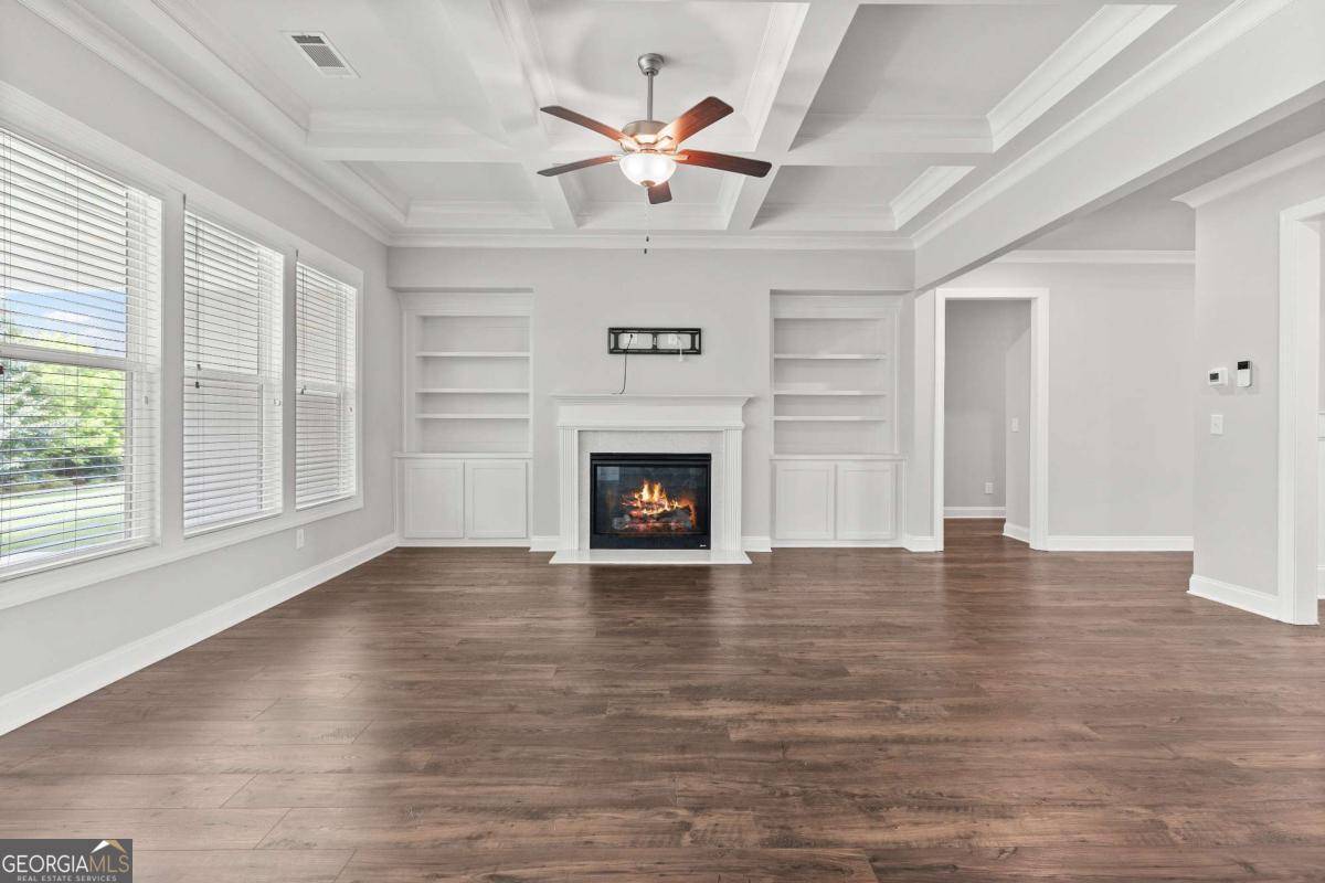 Hoschton, GA 30548,840 Champagne LN