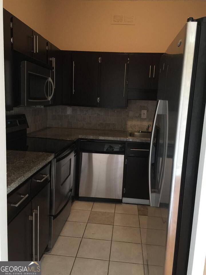 Atlanta, GA 30305,3060 NW Pharr CT #517