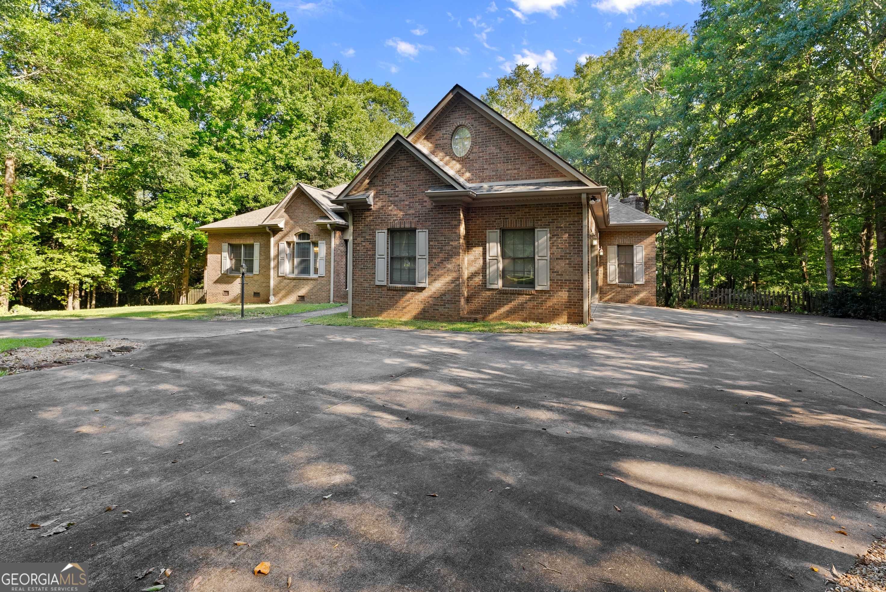Royston, GA 30662,207 Riverbend CIR