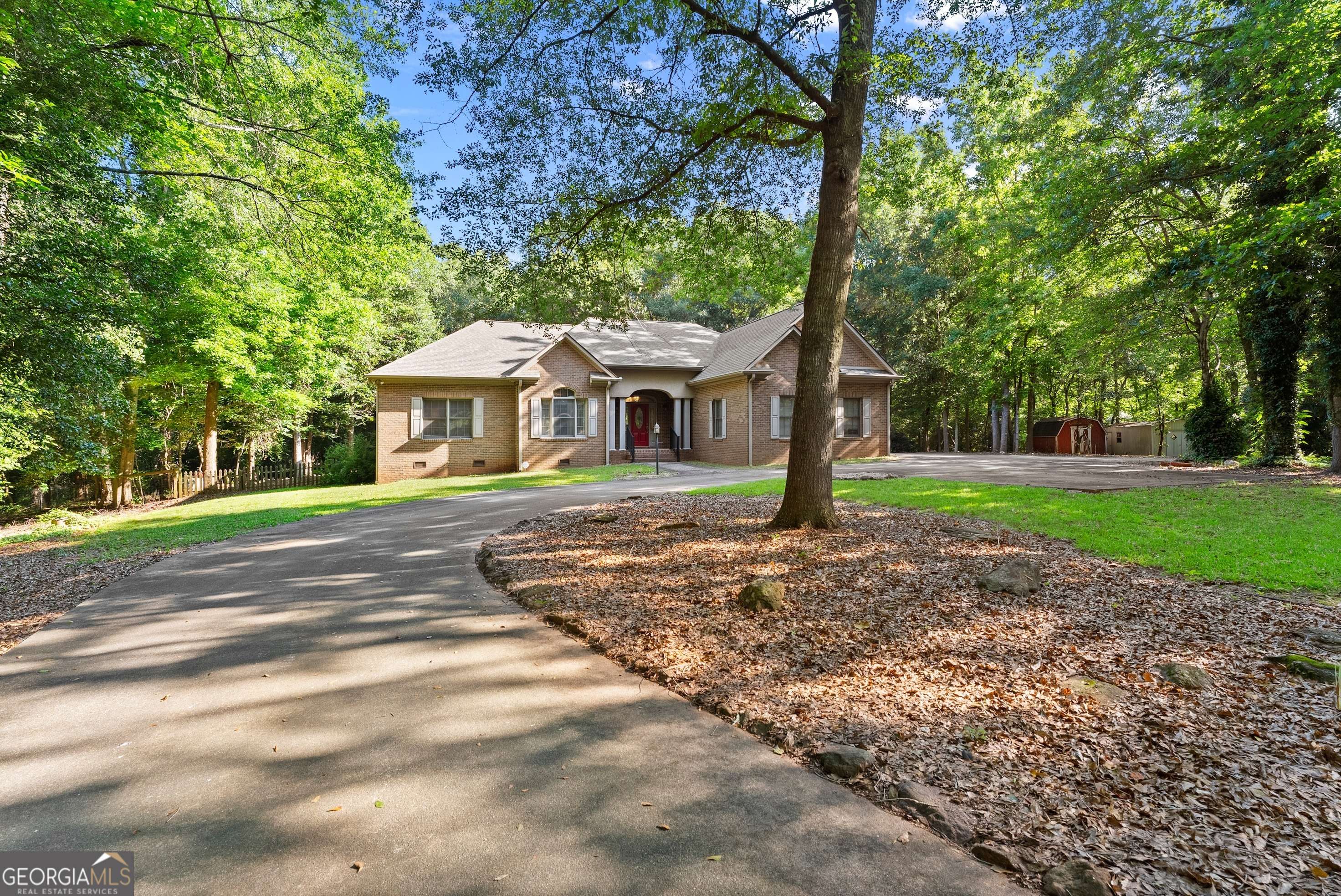 Royston, GA 30662,207 Riverbend CIR