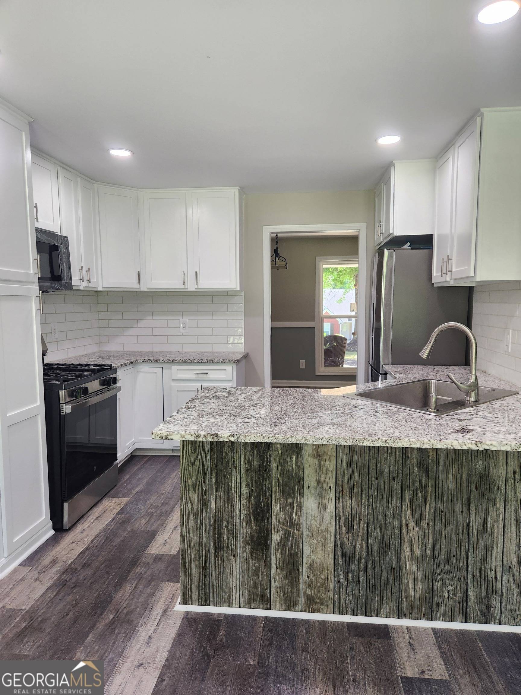 Flowery Branch, GA 30542,6072 Devonshire DR