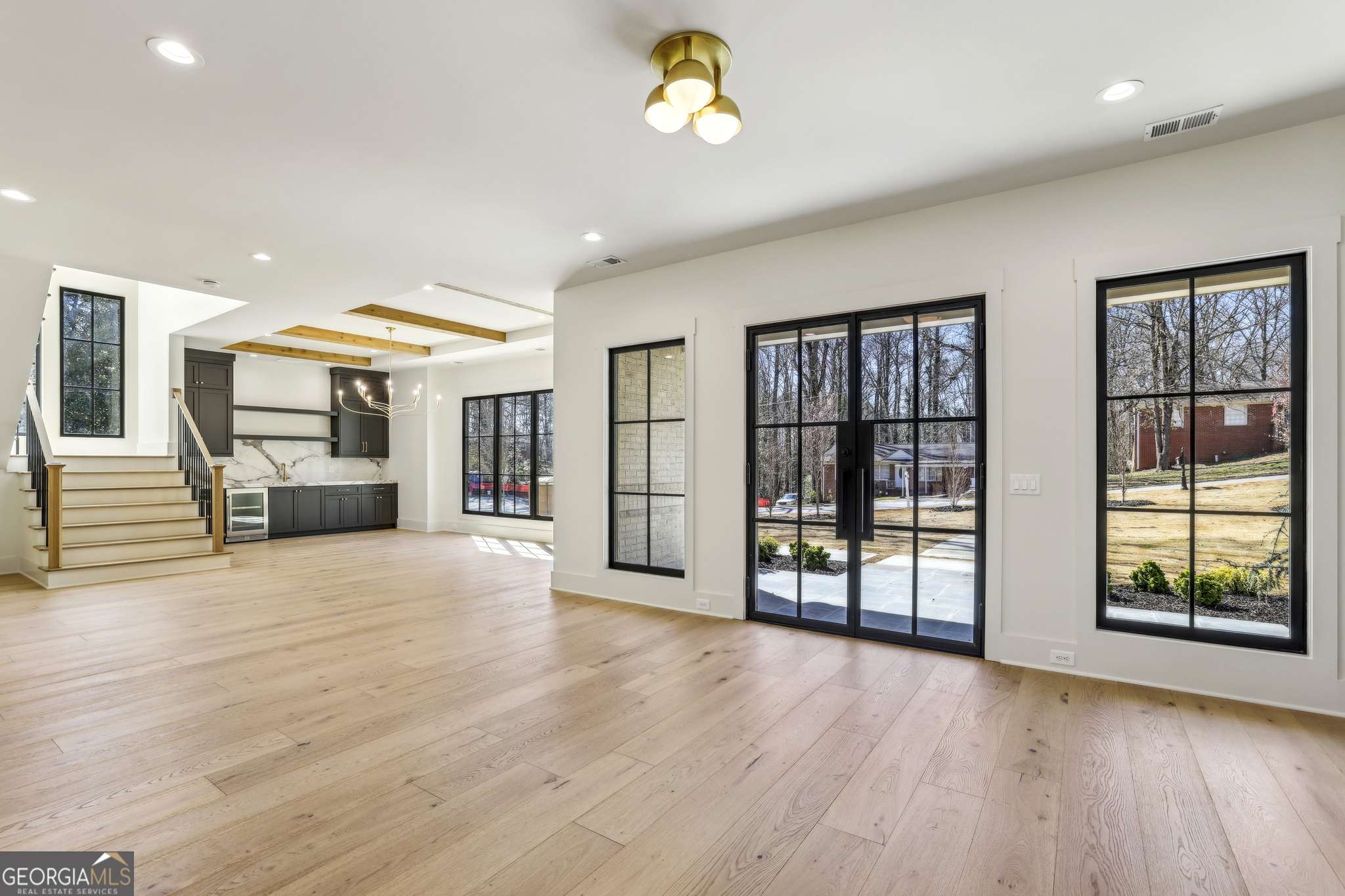Alpharetta, GA 30009,372 Karen DR