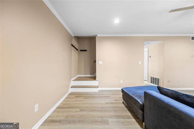 Atlanta, GA 30328,6900 ROSWELL #G6