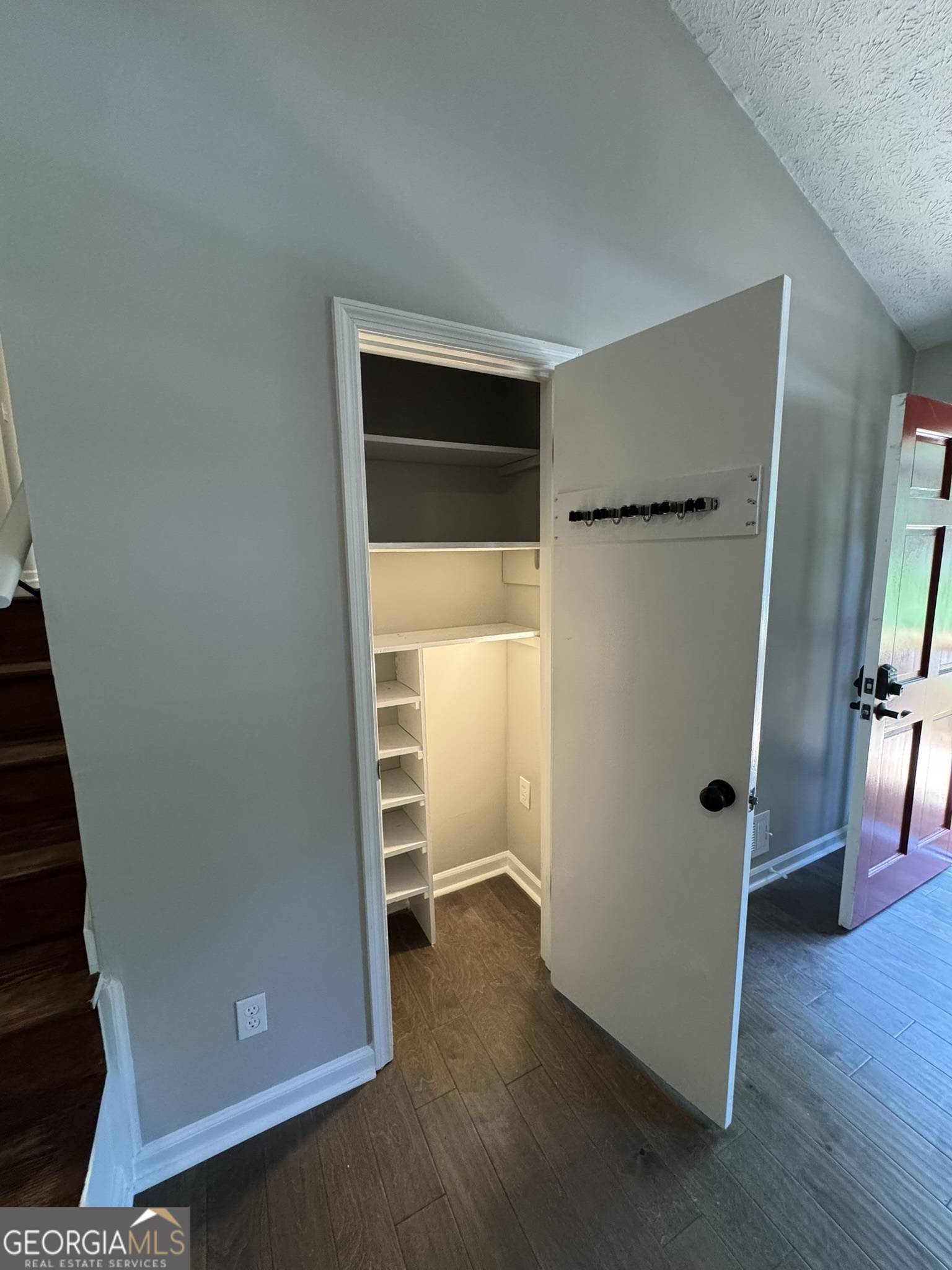Woodstock, GA 30188,502 Neil CT