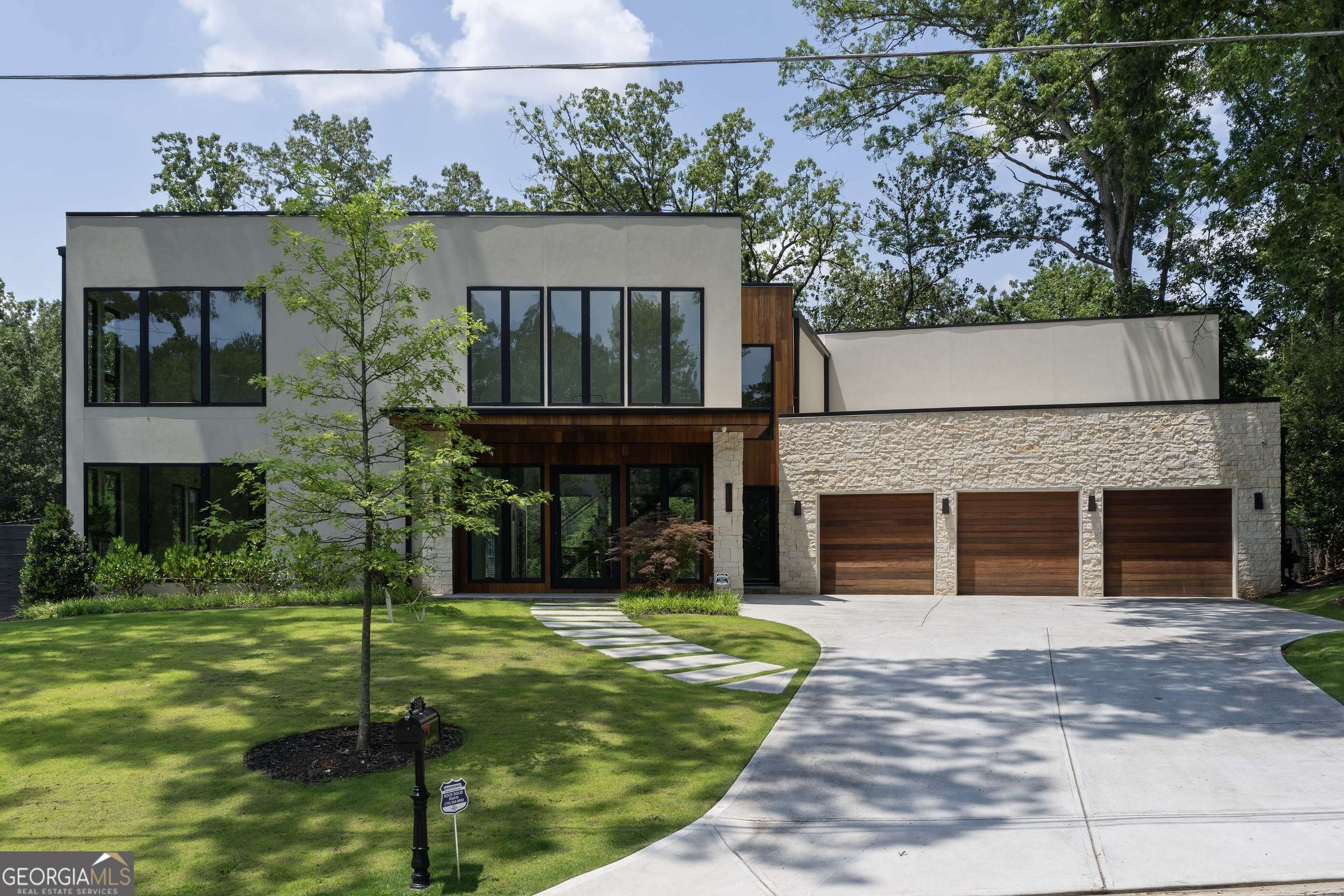 Atlanta, GA 30326,3566 Cantrell RD NE