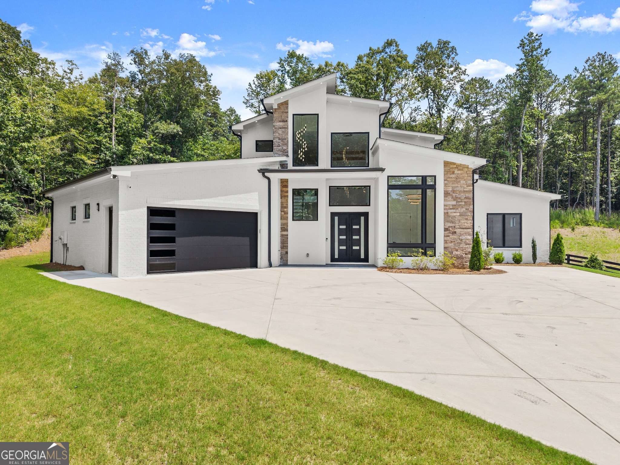 Hoschton, GA 30548,1676 Thomas DR